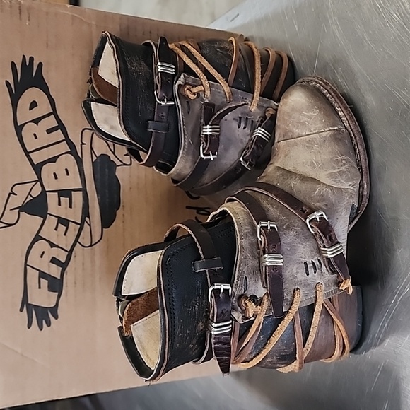 Freebird Leather gray Crue Ankle Booties. Size: 7 - Picture 2 of 5